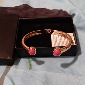 #AVON "PACESETTER" HINGE BANGLE (GOLDTONE) PINK